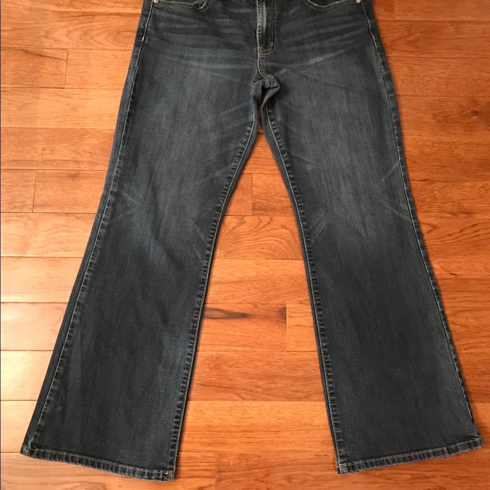 American Eagle women’s Favorite Boyfriend Jeans 14